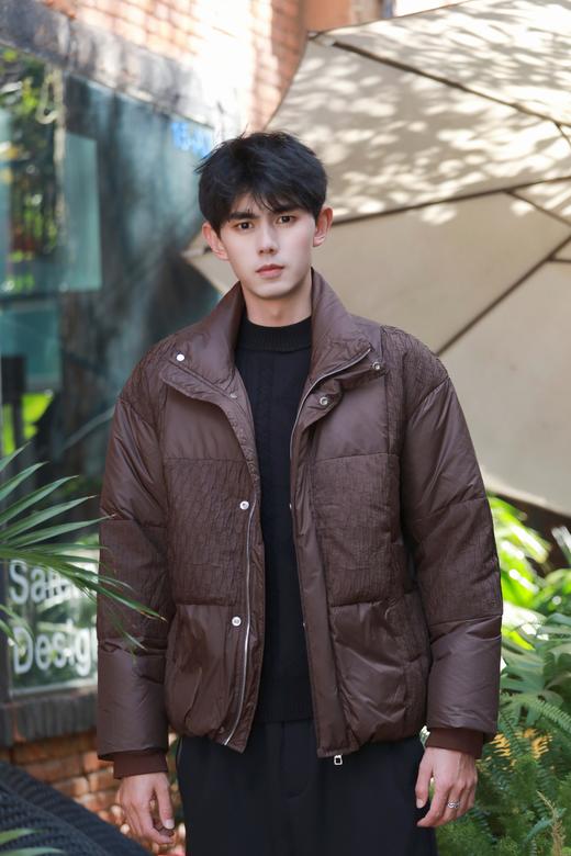 S340474333肌理感拼接羽绒服 商品图4