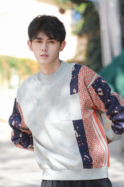 W33396481拼接休闲圆领卫衣 商品图0