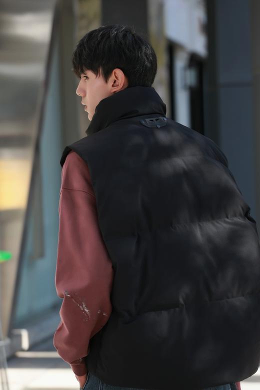 W342674374设计感羽绒马甲 商品图6