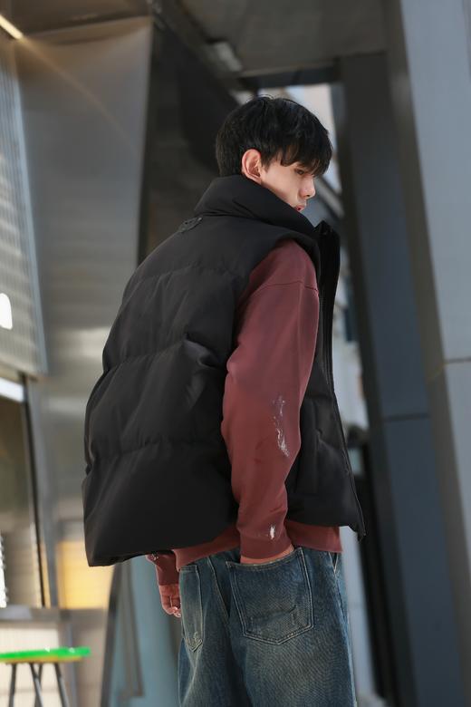 W342674374设计感羽绒马甲 商品图7