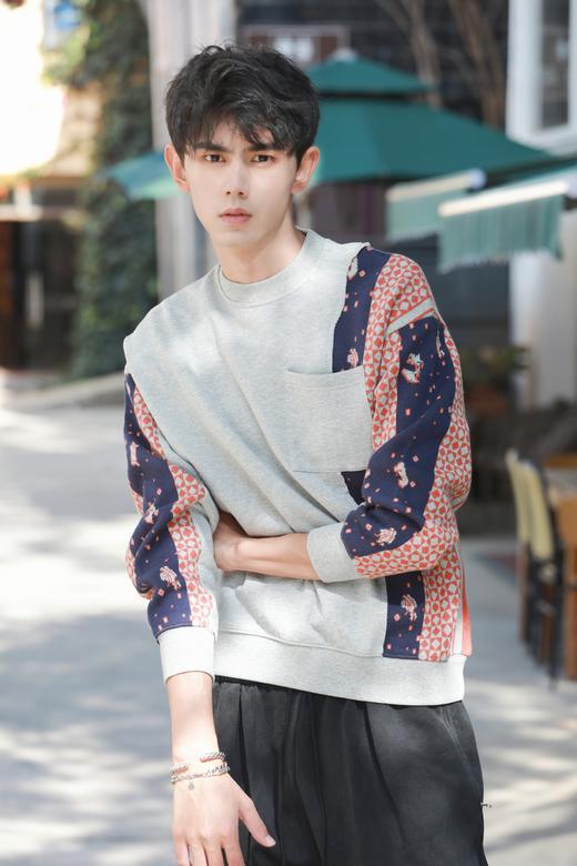 W33396481拼接休闲圆领卫衣 商品图2