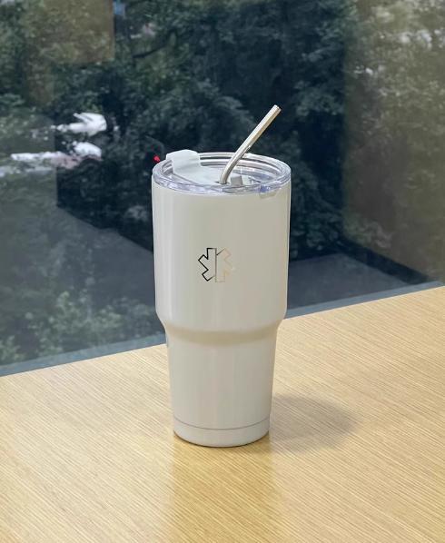 百年户外品牌【星花保温保冷随行杯】🔥 一次装满，满足整天的饮水需求， 省时省心 一杯双饮，自由切换 采用高品质304食品级不锈钢材质，安全耐用 🔸 商品图3