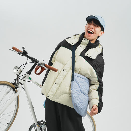 【品牌直发-降价福利】ACMEITEM爱棵米 户外撞色相拼保暖羽绒服防泼水连帽羽绒外套男女GAF3110373G 商品图2