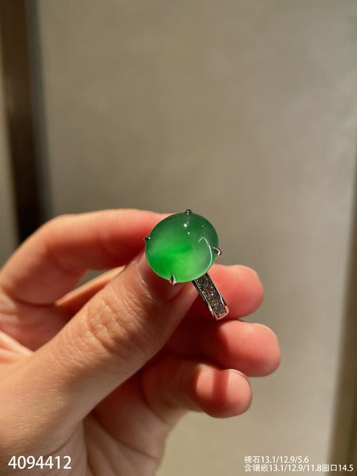 玻璃种艳绿蛋面戒指【4094412】具体价格微信咨询 商品图2
