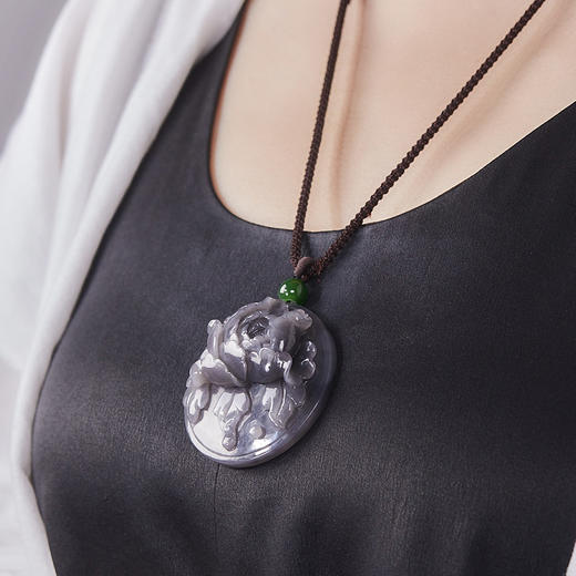 穆仙·深烟紫牡丹挂件 | 色泽深紫如霞，栩栩如生、又透露出淡然处世的高雅气质 商品图2