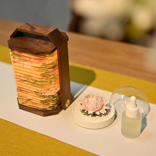 羽诗制造出品 花灯弄影手提书灯陶瓷扩香器礼盒套装 商品图0