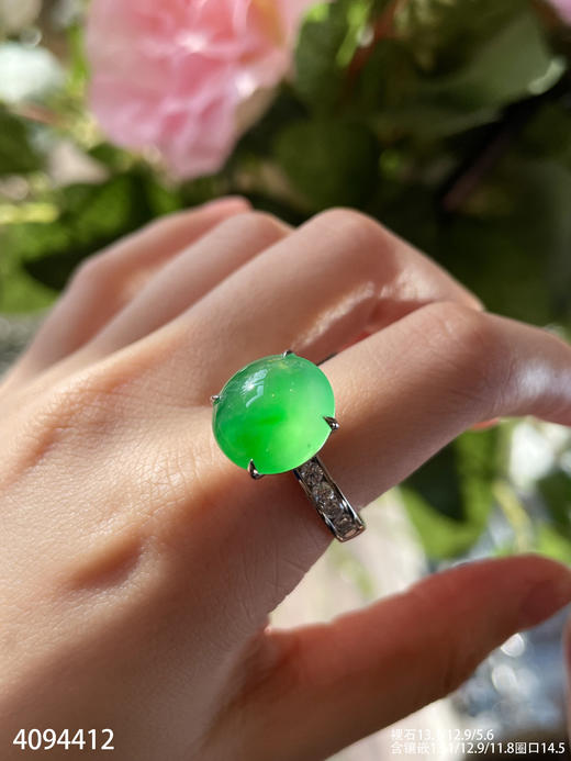 玻璃种艳绿蛋面戒指【4094412】具体价格微信咨询 商品图3