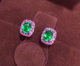 0.6ct刻面祖母绿耳钉