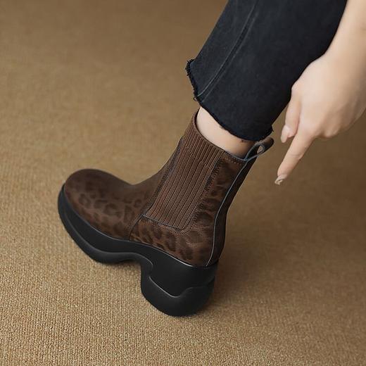 【预售5天】英伦风豹纹女皮靴秋冬新款粗跟高跟短靴子圆头厚底套筒烟筒靴DTN&5105-2 商品图4