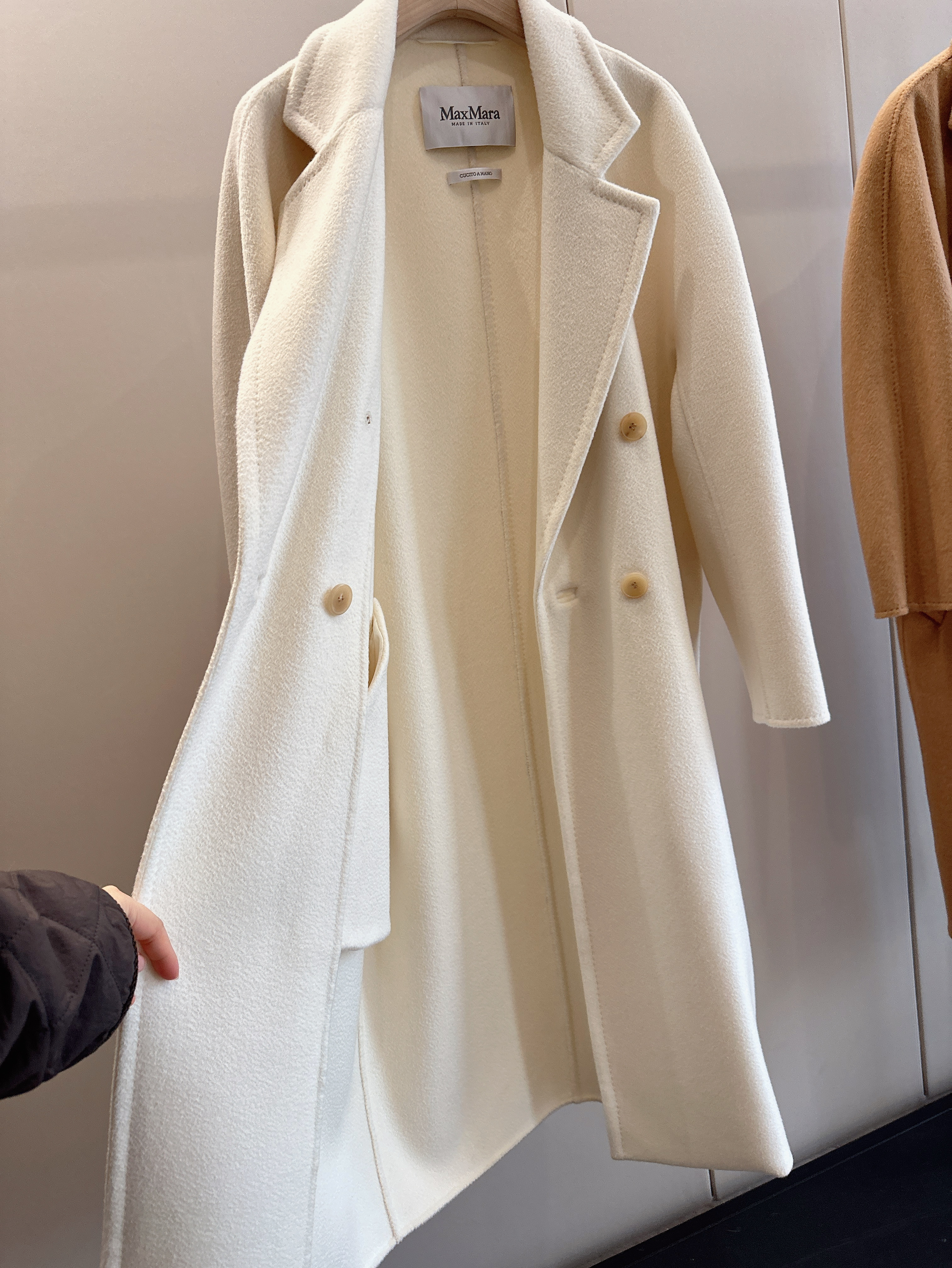 101801双排扣走秀款羊绒大衣