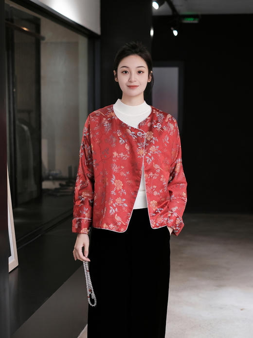 创业大礼包|宋锦散花纹夹棉外套+新中式丝绒微喇裤黑色+真丝压花圆领女上衣-珍珠白(梅兰竹菊纹样) 商品图2