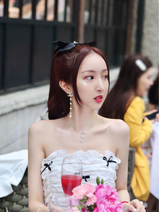 香奈儿浅金色珍珠水钻不对称耳环（XJ） 商品图6