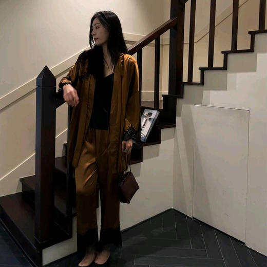 【顺丰包邮】99902设计感蕾丝拼接真丝缎睡衣外披三件套82172 商品图4