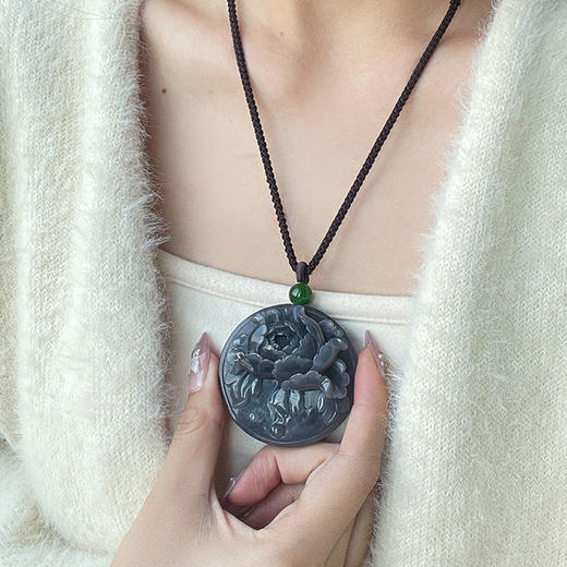 穆仙·深烟紫牡丹挂件 | 色泽深紫如霞，栩栩如生、又透露出淡然处世的高雅气质 商品图4