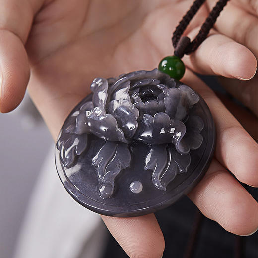 穆仙·深烟紫牡丹挂件 | 色泽深紫如霞，栩栩如生、又透露出淡然处世的高雅气质 商品图0