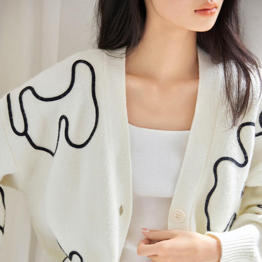 IC撞色线条设计绣花针织衫女新款高级简约休闲艺术感毛衣开衫 商品图2
