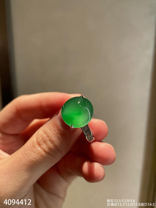 玻璃种艳绿蛋面戒指【4094412】具体价格微信咨询 商品图1
