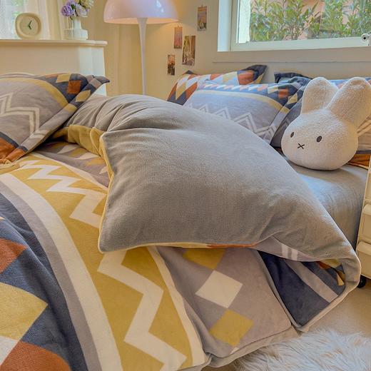 【巨舒适牛奶绒四件套；臻享温暖！】加绒保暖，暖意十足；舒适至臻，让你不想离床；双面设计，颜值与实用并存；牛奶绒面料，柔软亲肤；活性工艺印染，健康环保。冬日必备，别错过！ 商品图9