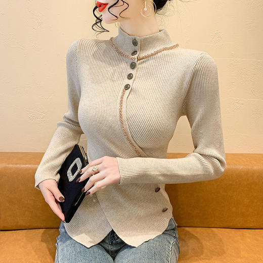 KQL-C410N小香风半高领纽扣开叉毛衣女2024冬季新款别致小众气质针织上衣潮 商品图1