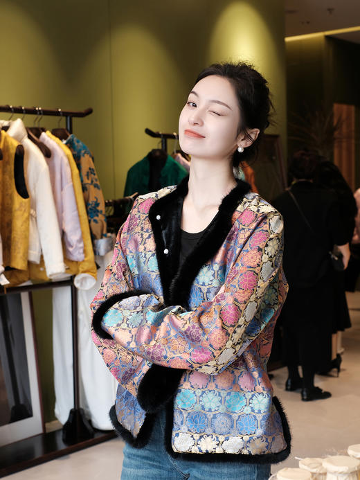 创业大礼包|重缎色织宋锦配水貂毛外套+新中式立领系带丝绒鱼尾连衣裙黑色 商品图3