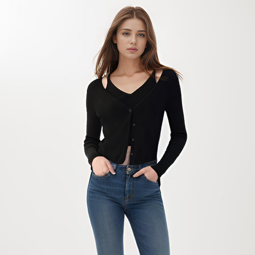 【2件9折】【Petit Bari】(多色)假两件挂脖v领修身针织上衣 商品图0