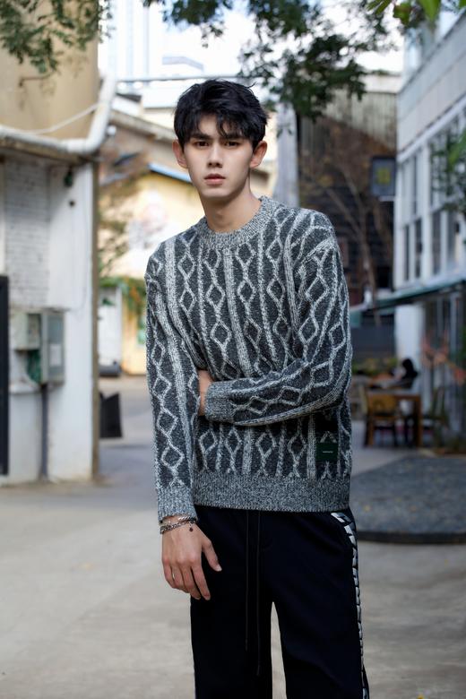 W342143201时尚绞花针织衫 商品图0