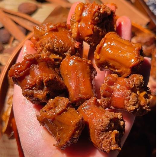 【买一送一】罗大胡子酱卤鸭脖麻辣蜜汁五香真空开袋即食休闲食品250克 商品图8