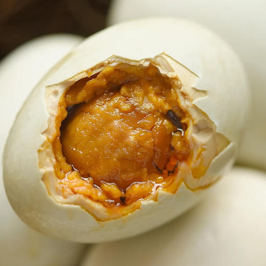 【流油起沙 咸香可口】海鸭咸蛋  广西北海 红树林海鸭蛋   蛋白细嫩咸淡适宜 浓香蛋黄饱满 好吃不腻口 6个/盒 包装更新 新老包装随机发 商品图2