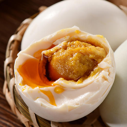 【流油起沙 咸香可口】海鸭咸蛋  广西北海 红树林海鸭蛋   蛋白细嫩咸淡适宜 浓香蛋黄饱满 好吃不腻口 6个/盒 包装更新 新老包装随机发 商品图4