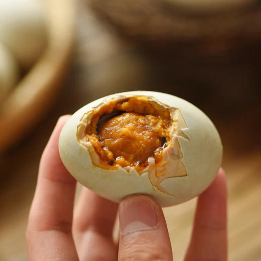 【流油起沙 咸香可口】海鸭咸蛋  广西北海 红树林海鸭蛋   蛋白细嫩咸淡适宜 浓香蛋黄饱满 好吃不腻口 6个/盒 包装更新 新老包装随机发 商品图7