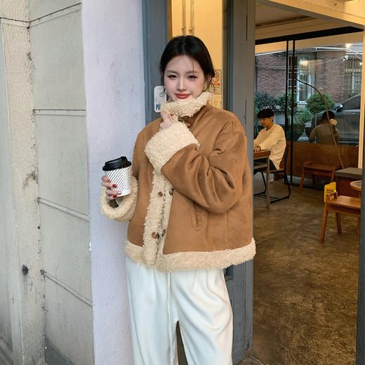 西遇短款两面可穿外套女冬季新款米咖色设计感加厚保暖夹克SS141322 商品图3