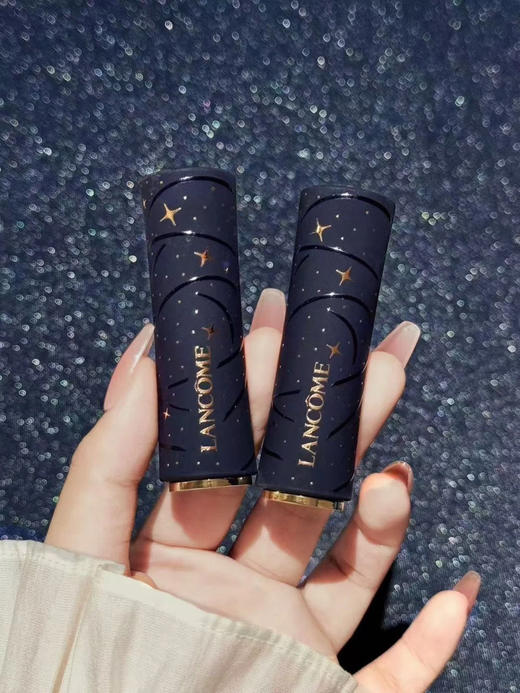 【兰蔻巴黎星夜口红】圣诞限定包装 “巴黎星夜美的太过分!氛围拿捏住,296上瘾红 带了点灰调的低明度红棕 妥妥的松弛感大美女色!196 朱砂橘 一眼沉溺，用它化身元气少女永远涂不腻的经典色! 商品图4