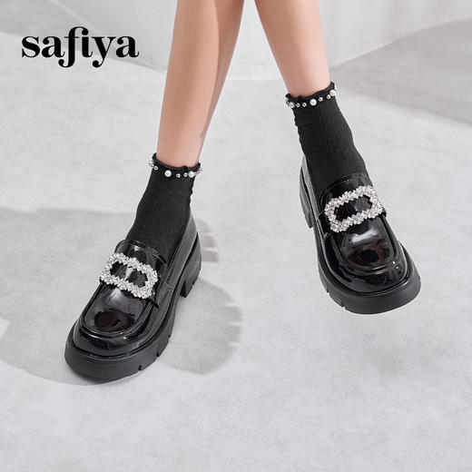 Safiya/索菲娅2025春英伦学院风钻扣粗跟漆皮软底乐福鞋  SFD1112004 商品图4