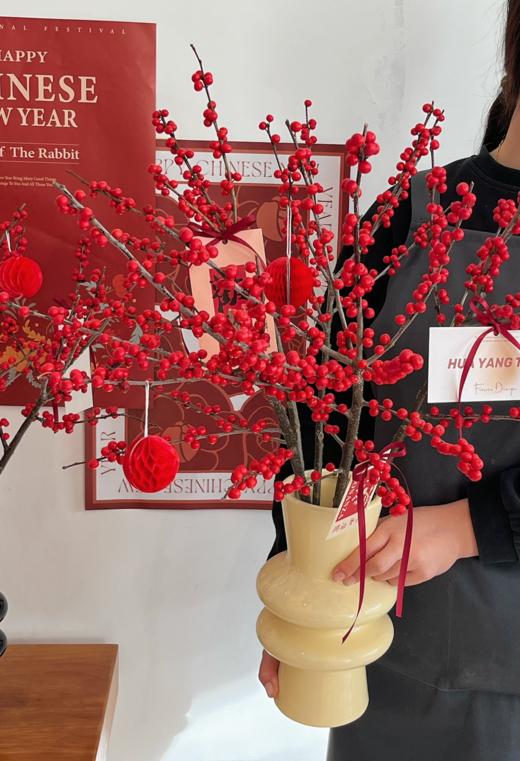 迎新年  鸿运当头 · 冬青瓶花（米色双环瓶）  商品图0