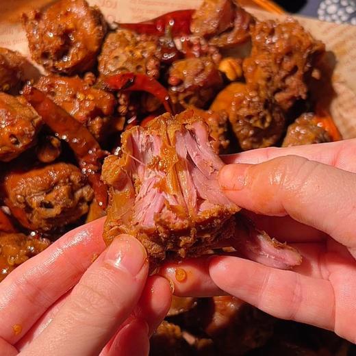 【买一送一】罗大胡子酱卤鸭脖麻辣蜜汁五香真空开袋即食休闲食品250克 商品图6