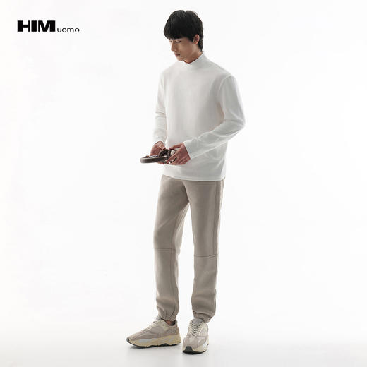 HIM漢崇  舒感莫代尔半高领T恤男简约透明滴胶字母打底衫 2025冬季 商品图1