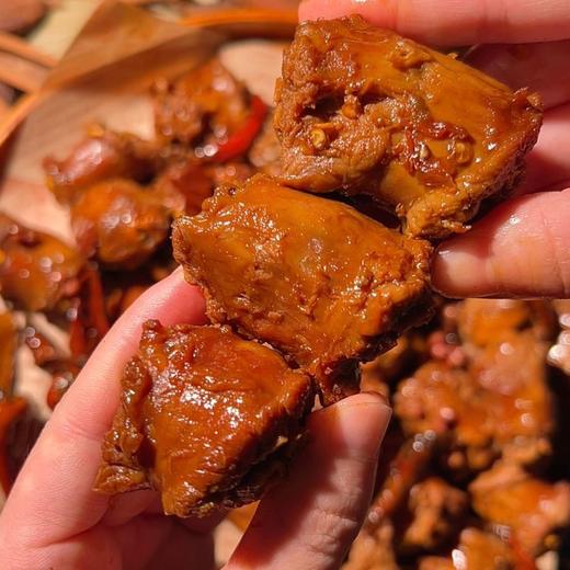 【买一送一】罗大胡子酱卤鸭脖麻辣蜜汁五香真空开袋即食休闲食品250克 商品图5