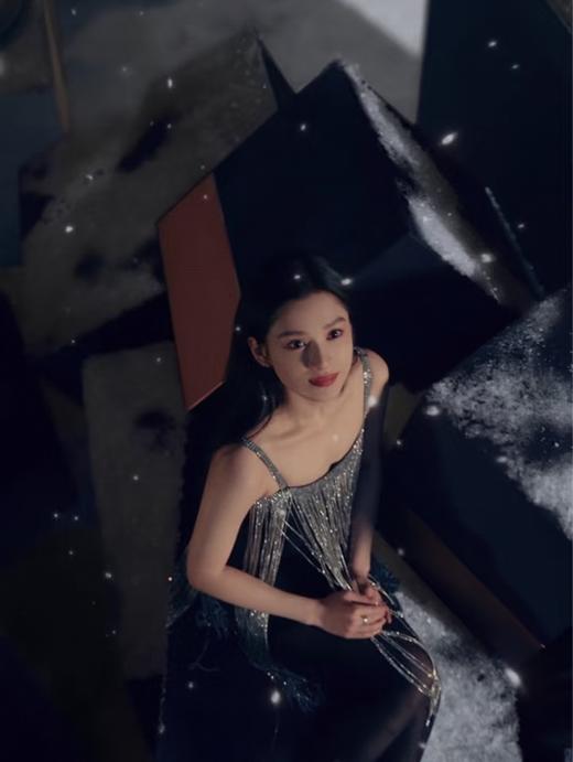 【兰蔻巴黎星夜口红】圣诞限定包装 “巴黎星夜美的太过分!氛围拿捏住,296上瘾红 带了点灰调的低明度红棕 妥妥的松弛感大美女色!196 朱砂橘 一眼沉溺，用它化身元气少女永远涂不腻的经典色! 商品图1