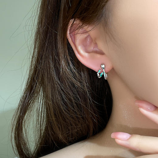 【起舞灵蛇】S925银暗黑风绿锆石耳钉【JHY-E000901B】 商品图3