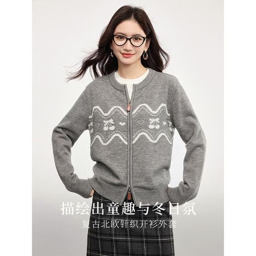 【1件66折】熙世界2025新款氛围感红色新年毛衣开衫冬季复古圆领针织短外套 商品图1