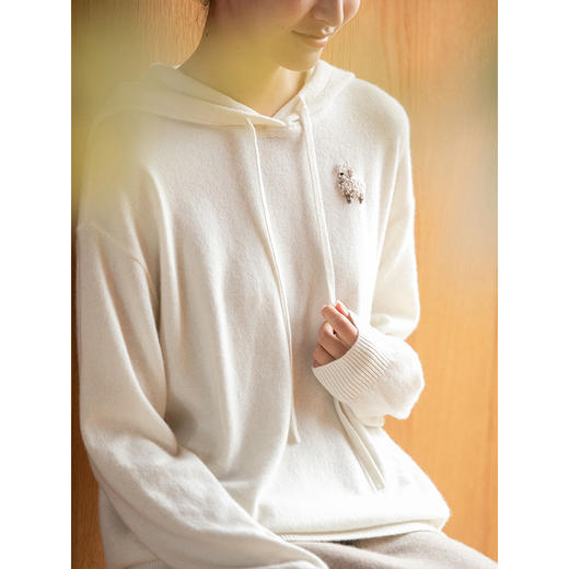 牧衣游刺绣山羊绒外套防静电可水洗福利款 花香语 不支持会员折 商品图1