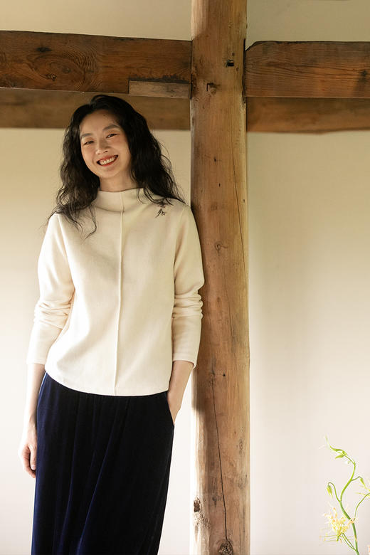 牧衣游原创手工刺绣打底T恤女新款圆领纯色百搭长袖套头衫 兰草 商品图5