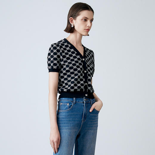EITIE爱特爱春季新款温柔气质V领香风修身显瘦通勤印花针织衫7701408 商品图2