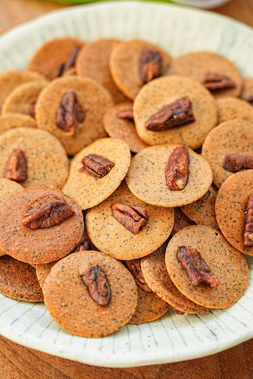 //【一方云拾奶香小脆】新品 怎么办❗一直惦记的零食🤩碧根果含量≥35%！‼️仿佛是饼干版坚果奶茶🧋大颗坚果碰上轻脆红茶小饼！脆上加脆，营养加倍！  商品图3