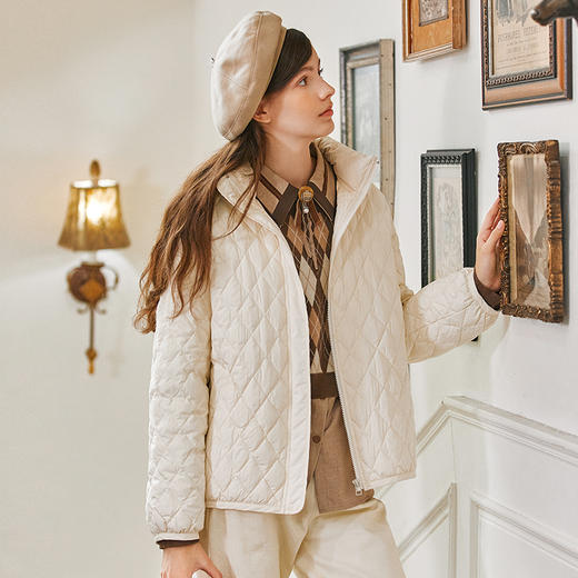 Famecoco范可儿短款轻薄保暖菱格绗缝羽绒服女款FAB8AM030 商品图1