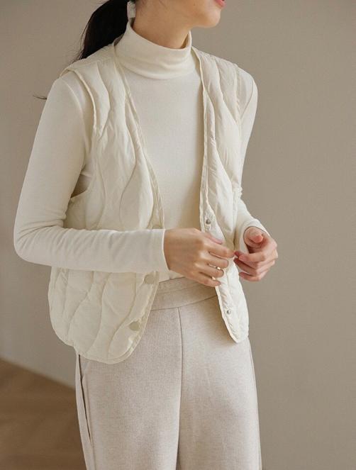 老米优品🎈3-5天！90白鸭绒，轻薄款《简约设计绗缝V领羽绒马甲》人手一件的bi备单品！ 商品图1