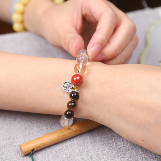 【2025年十二生肖手串】虎女 能量矩阵“收金入手“白水晶朱砂虎睛石手串手链 女士手串配饰单圈【虎女-建议戴右手】 商品图4