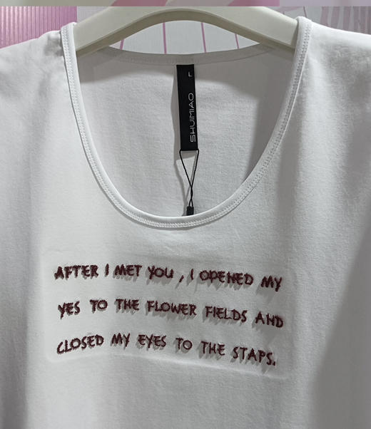 水淼2025夏新款纯棉小U领气质百搭T恤0401（字母立体浮雕刺绣） 商品图2