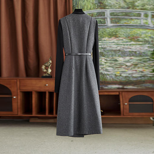 【高货wl】全新升级【铂金会员413/天猫559/差价146】(01804) 洛诗琳秋冬半高领钉珠打底衫时尚V领背心裙收腰两件套 商品图1