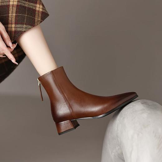 【预售5天】复古洋气棕色低跟尖头短靴，尖头擦色粗跟英伦马丁靴HCYYHD&3262 商品图1